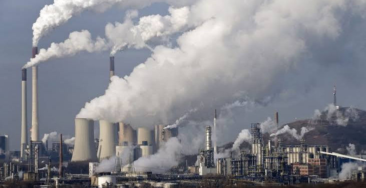 ONGs hacen “negocios sucios” con quienes más contaminan: AMLO