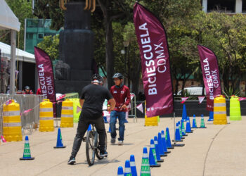 Andar en bici tiene su chiste, aprende cómo
