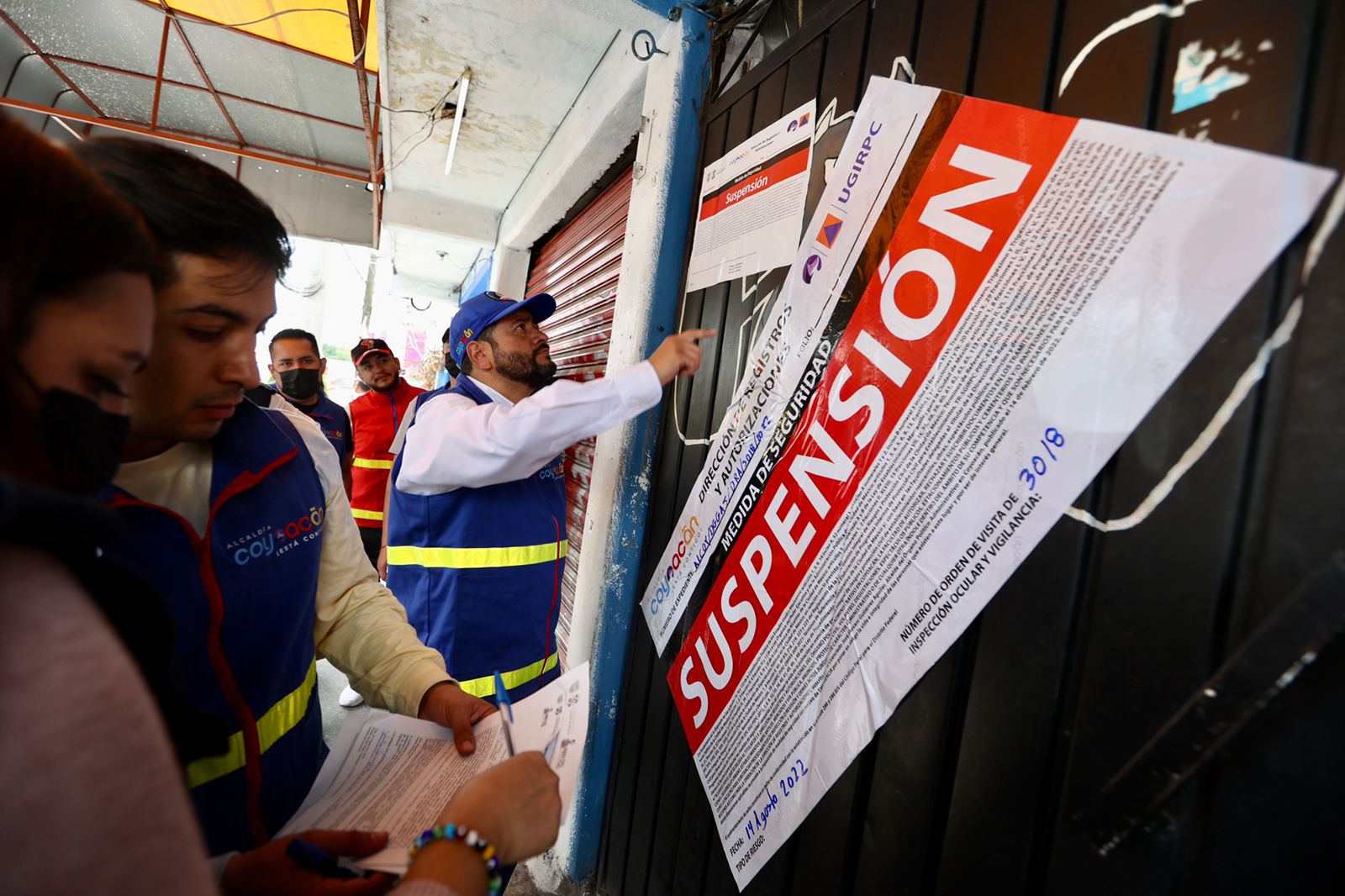 Cierran chelerías ilegales en el tianguis más grande de Coyoacán