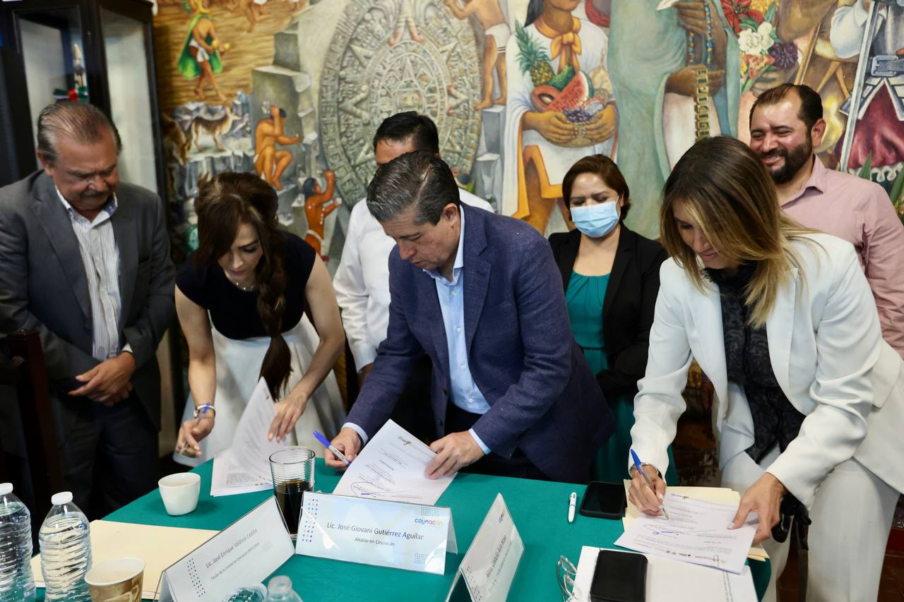 Firman Coyoacán e INEA convenio para contrarrestar analfabetismo