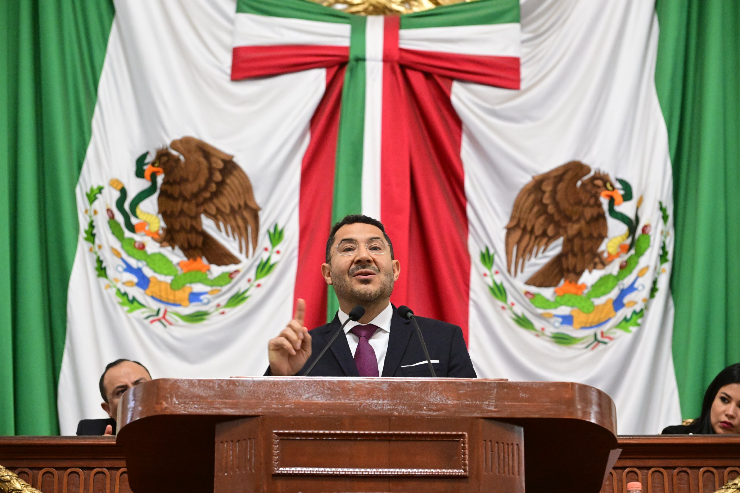 Martí Batres se la lleva tranquila en su comparecencia ante el Congreso CDMX