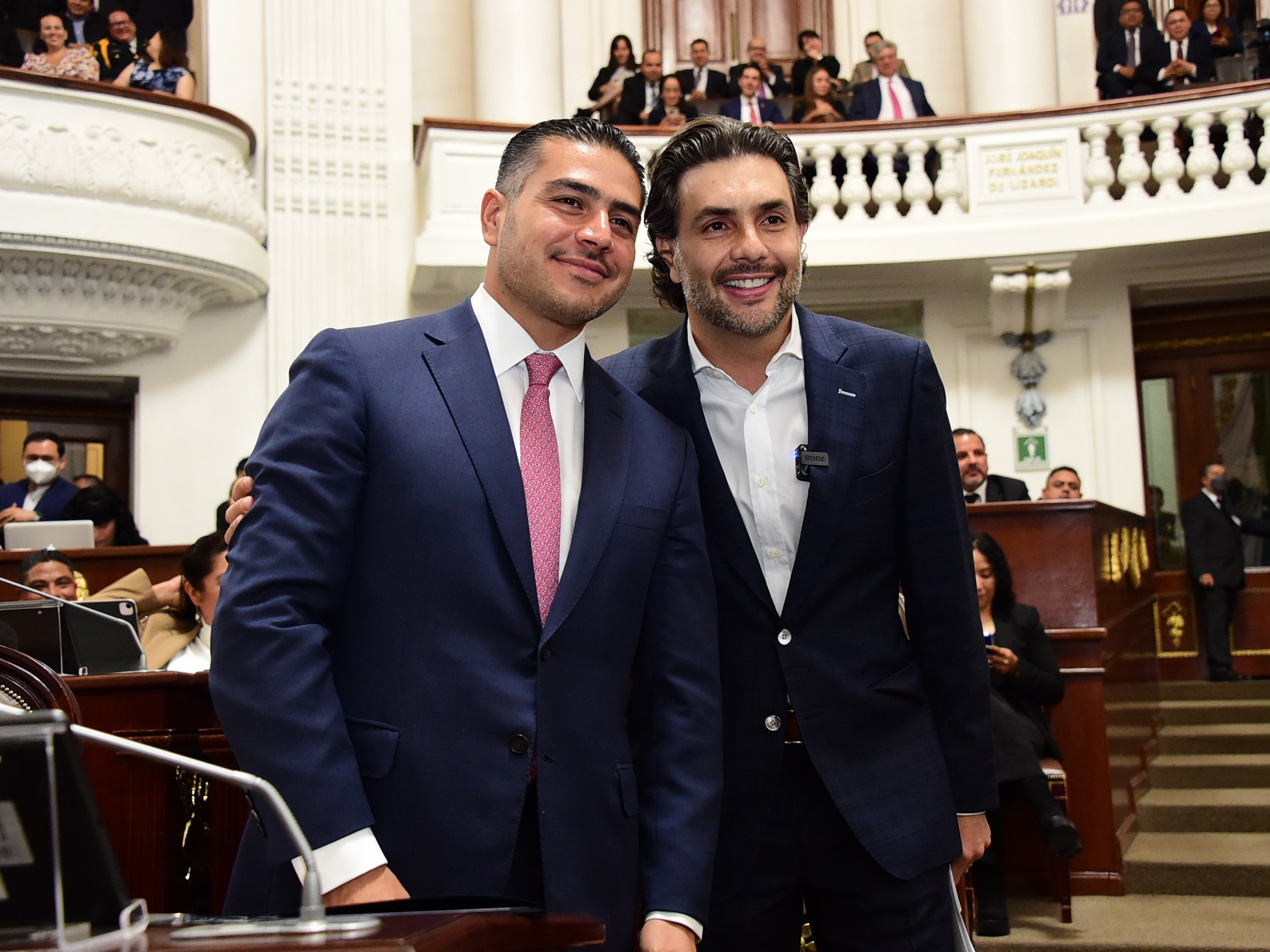 ¡Los Ojos de la Capital!