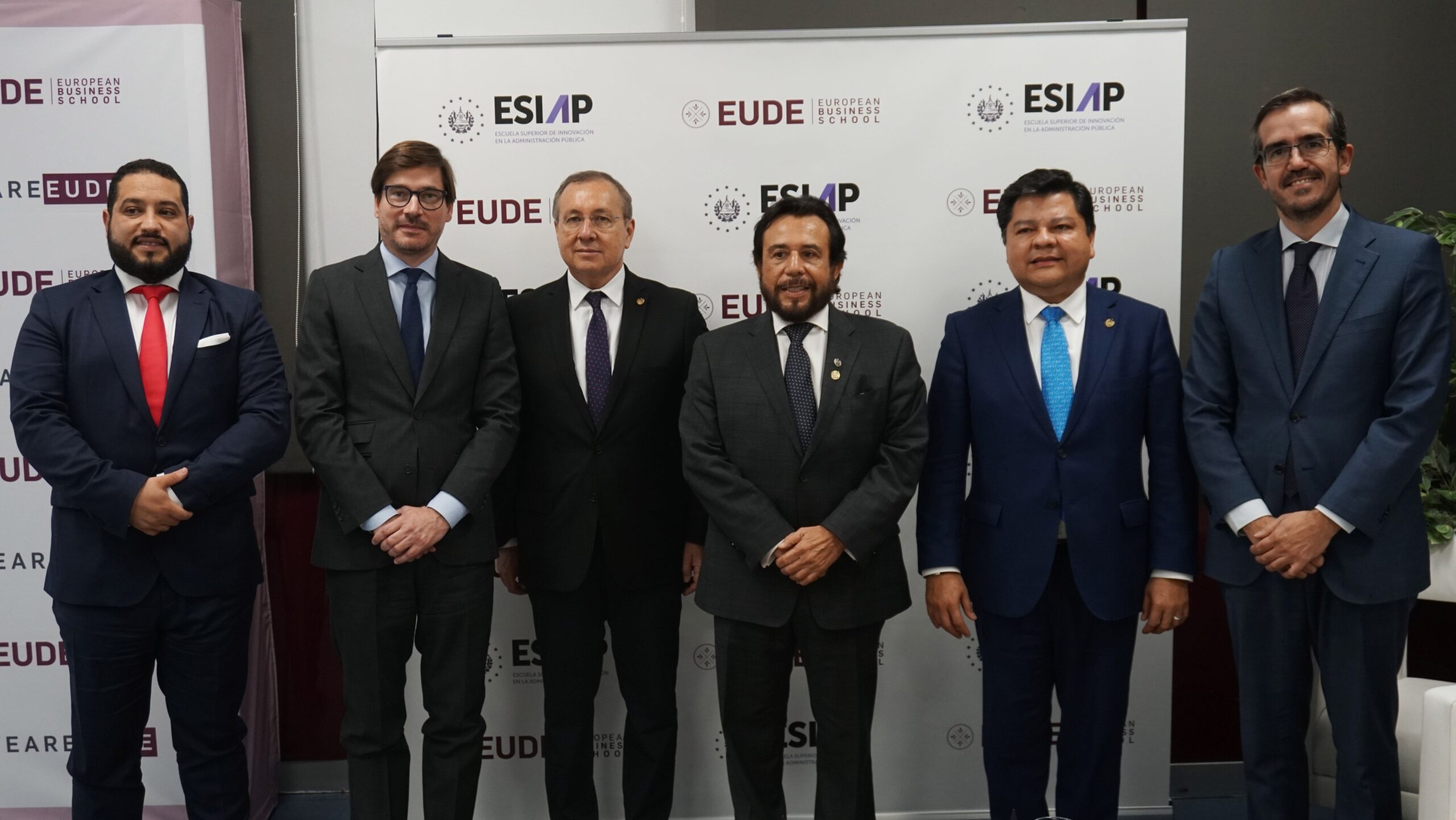 El vicepresidente de la República de El Salvador, Dr. Félix Ulloa hijo, firma un convenio de colaboración con EUDE Business School