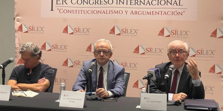 Urgen grandes exponentes de la Ciencia Jurídica latina a recuperar el Estado de Derecho