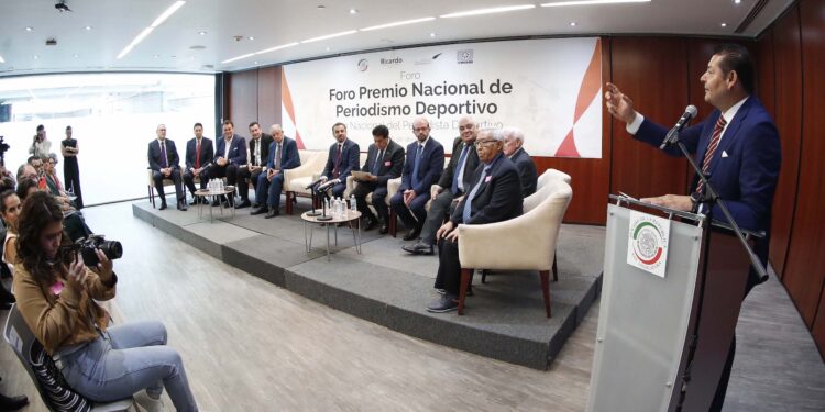El Senado reconoce trayectoria de cronistas y periodistas deportivos