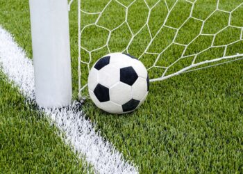 Pasto sintético: ideal para canchas deportivas según la FIFA