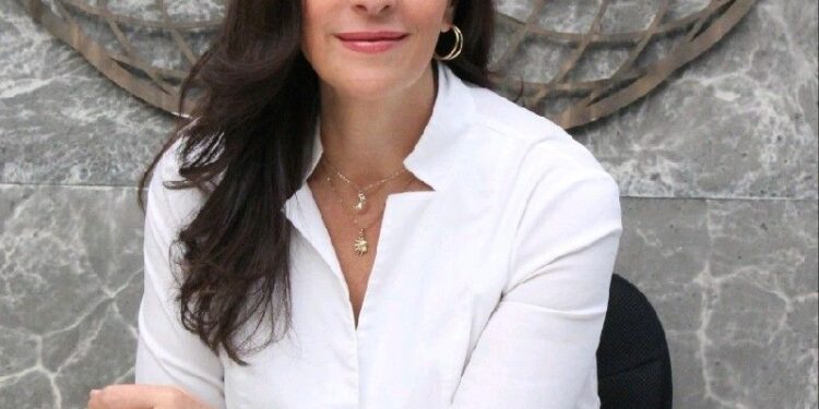 Adriana Azuara, experta en belleza y bienestar, explica cómo enfrentarse al cambio de estación en la piel