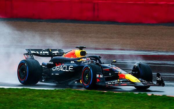 Checo y Max prueban el RB20