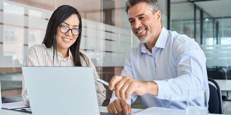 Combate al edadismo: actualización continua en Tecmilenio