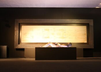 Inauguran en la UAG exposición sobre «La Sábana Santa»