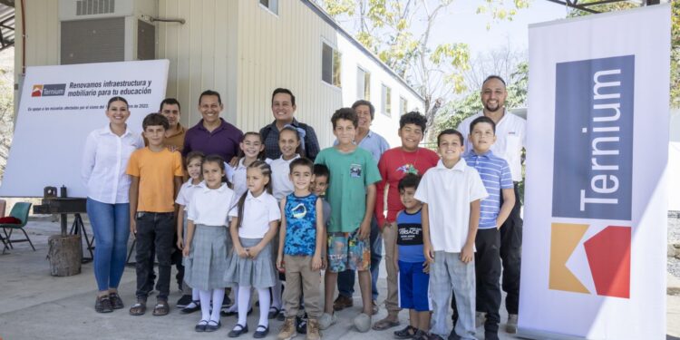 Ternium dona aula móvil a Comunidad de la Sierra en Michoacán