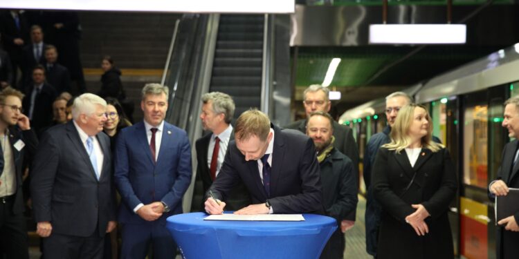 La asociación «para una Varsovia más verde» firma Memorandum durante la visita del Rey Federico a Polonia