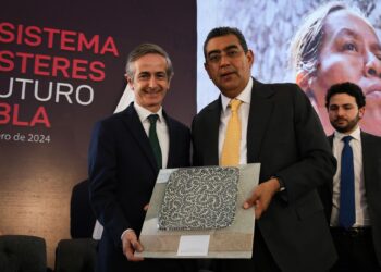Gobierno de Puebla e Iberdrola México iluminan comunidades rurales