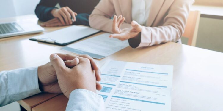 Casi 70% de las empresas está de acuerdo con la reducción de la jornada laboral: Adecco