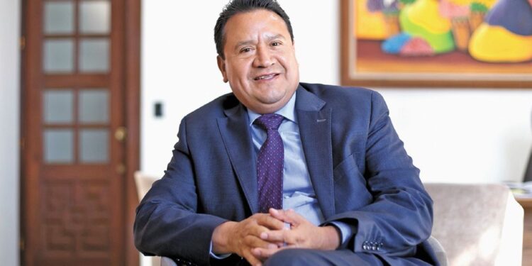 Consejero Jurídico de CDMX, acusado de abuso sexual y sigue en el cargo