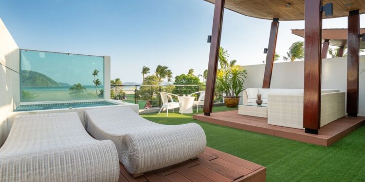 Terza ofrece consejos para transformar terrazas usando pasto sintético