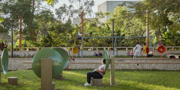 Alejandro Castro Jiménez Labora y empresa holandesa impulsan los Juegos del Malecón de Tabasco