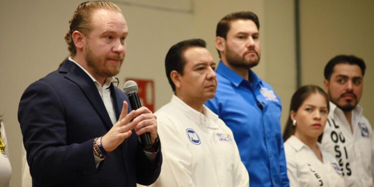 Fiscalía va contra operadores políticos de oposición, advierte Taboada