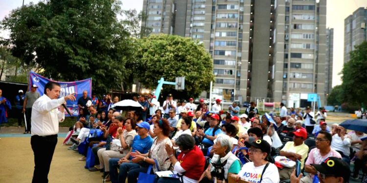 `La Imparable’, tarjeta de ayuda a mamás y mujeres trabajadoras, promete Giovani Gutiérrez