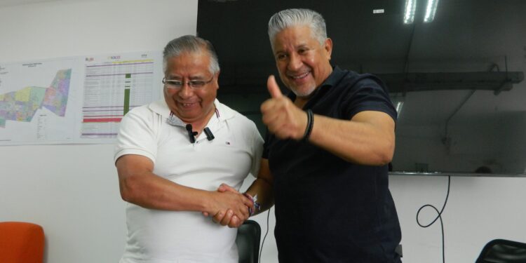 Siguen las declinaciones, ahora Daniel Ordoñez recibe a morenistas