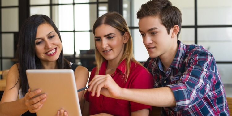 IA Generativa: EDUCEM revoluciona la educación en México con la creación de cursos sin precedentes