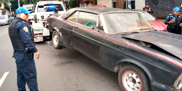 Retiran en Coyoacán casi 3 mil autos chatarra