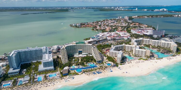 Astrid Helena Ramírez Cuervo revela su pasión por las playas mexicanas