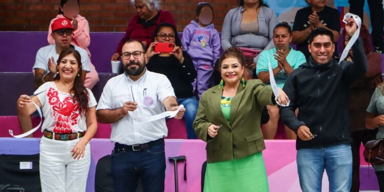 Clara Brugada y Raúl Basulto inauguran la "Alberca Rebeca"