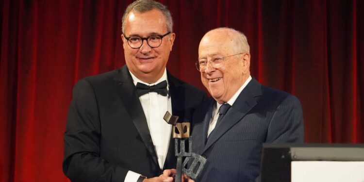 Reconoce Educando a la UDEM por su Liderazgo Educativo