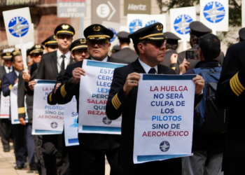 Pilotos de Aeroméxico exigen el retorno de sus salarios previos a la pandemia