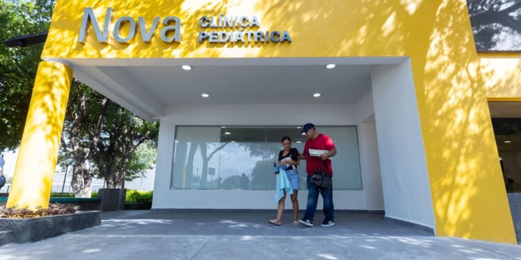 Hospital Clínica Nova y la UDEM establecen una alianza estratégica con el Hospital Italiano y su Instituto Universitario