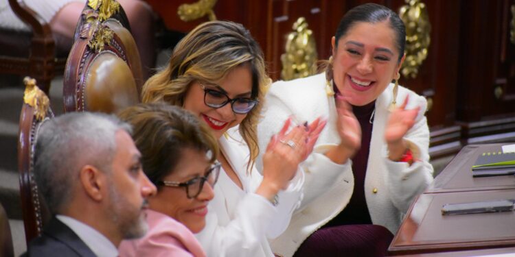 Morena adopta a priísta y panista, supera mayoría calificada en Congreso CDMX