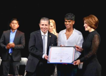 Recibe Giovani Gutiérrez a Prisca Awiti, medallista olímpica