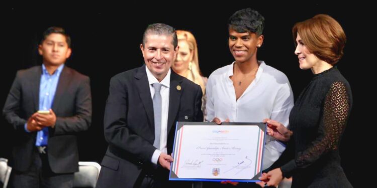 Recibe Giovani Gutiérrez a Prisca Awiti, medallista olímpica