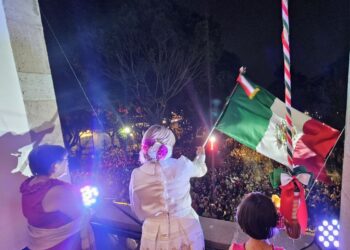 Alfa González destaca división de poderes durante ceremonia del grito