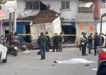 Accidente Fatal en Edomex: Camión Sin Frenos Causa Tragedia