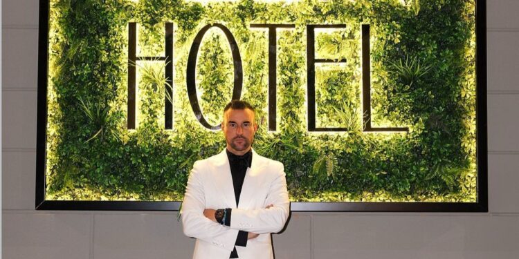 Karla de Lara presente en la inauguración de The Hotel Plein