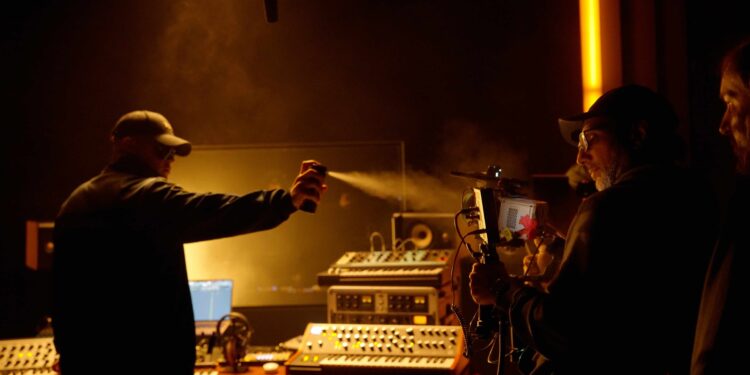 Axe® presenta el poder de Bizarrap en su nueva fragancia