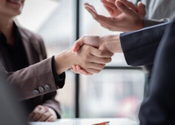 Cox acelera su salida a bolsa consiguiendo el apoyo de inversores estratégicos