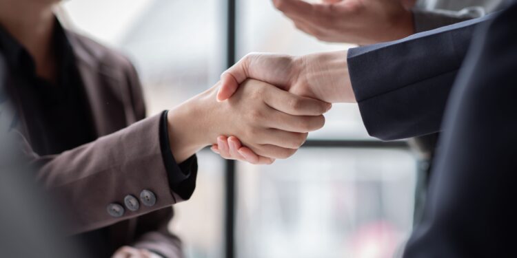 Cox acelera su salida a bolsa consiguiendo el apoyo de inversores estratégicos