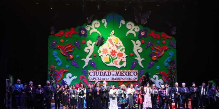 Clara Brugada celebra en El Metropólitan 