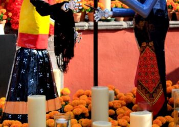 Coyoacán dedica ofrenda a mujeres de México
