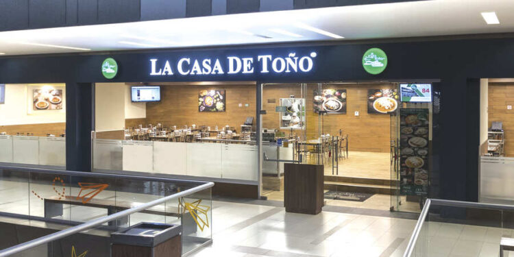 La cadena de restaurantes La Casa de Toño ha dado un paso hacia la modernización con la apertura de su primera sucursal sin meseros.