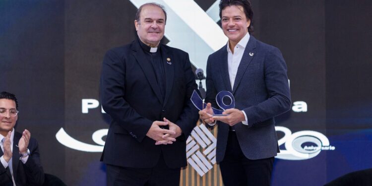 Rodrigo Herrera recibe el X Premio GENERA al Empresario del Año 2024
