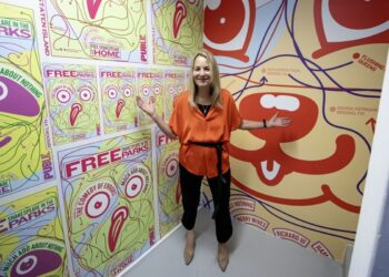 Comparte Paula Scher experiencias con estudiantes en la UDEM