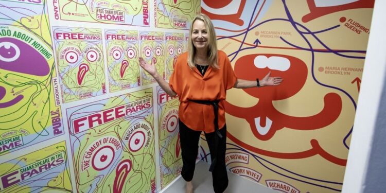 Comparte Paula Scher experiencias con estudiantes en la UDEM