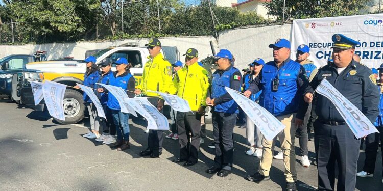 Limpian calles de Coyoacán con operativo de chatarrización