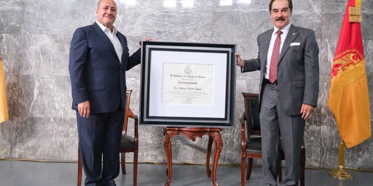Reconoce Gobernador de Jalisco trayectoria del Rector de la UAG