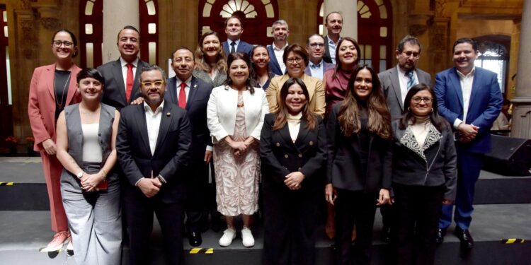 Lourdes Paz se compromete a "solucionar los problemas" en Iztacalco