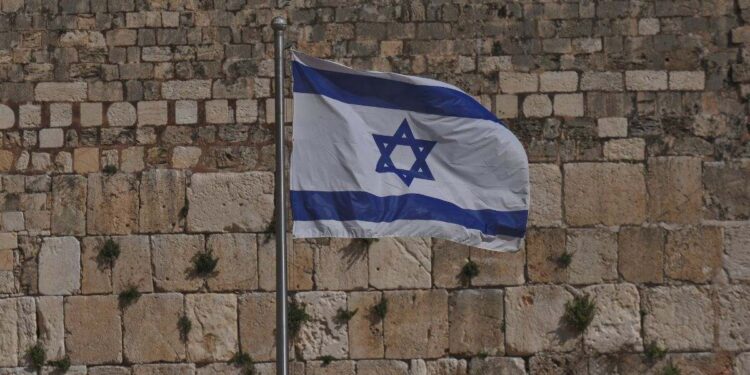 Hezbolá lanza ataque de misiles contra Israel, aumenta la tensión en Medio Oriente